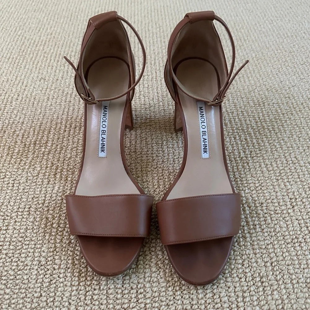 Manolo Blahnik Leather Pumps, Size 37 - Picture 6 of 7
